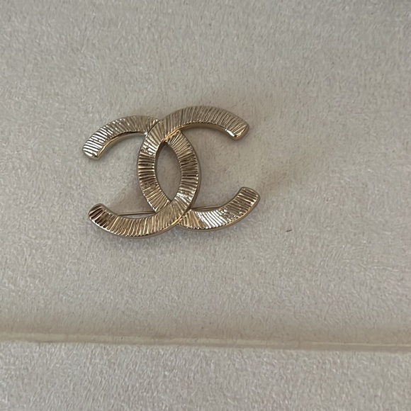 Chanel CC Pin and Brooch - Picture 6 of 6